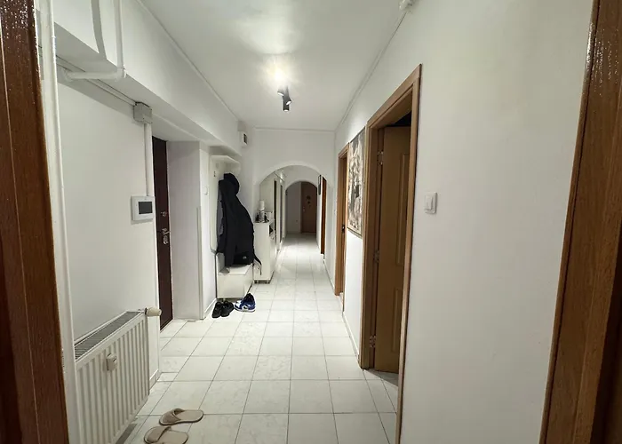 Decebal Overlooking The Boulevard Apartment