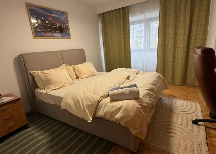 Decebal Overlooking The Boulevard Apartment *