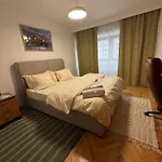 Decebal Overlooking The Boulevard Апартаменты *