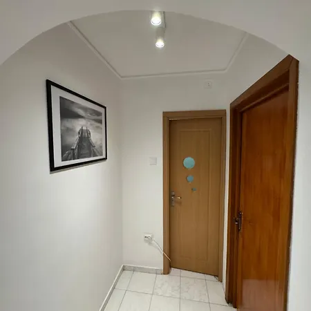 Decebal Overlooking The Boulevard Bucarest