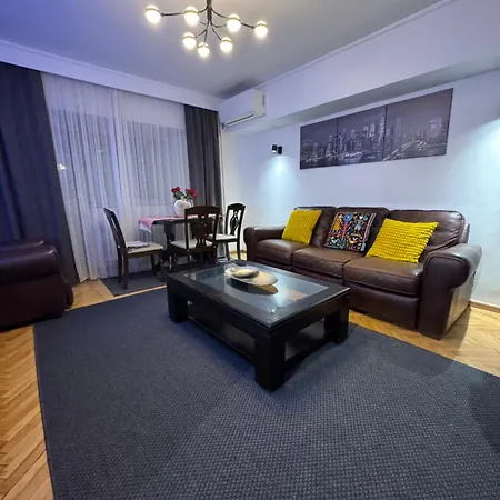 Decebal Overlooking The Boulevard * Bucarest