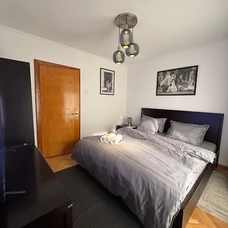 Decebal Overlooking The Boulevard Apartamento *