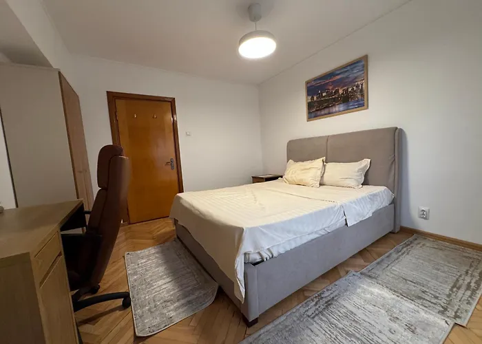 Decebal Overlooking The Boulevard * Bukarest