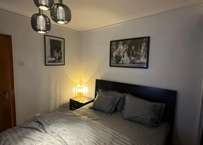 Decebal Overlooking The Boulevard * Bukarest