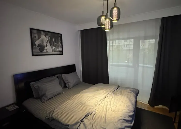 Decebal Overlooking The Boulevard Apartment *