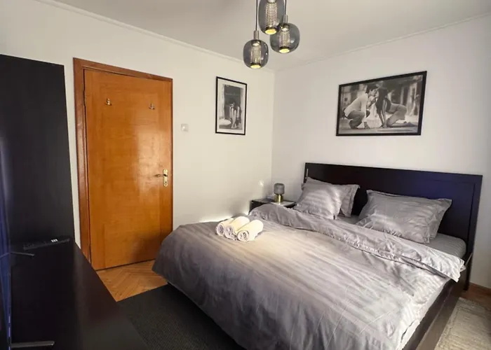 Decebal Overlooking The Boulevard Apartment *