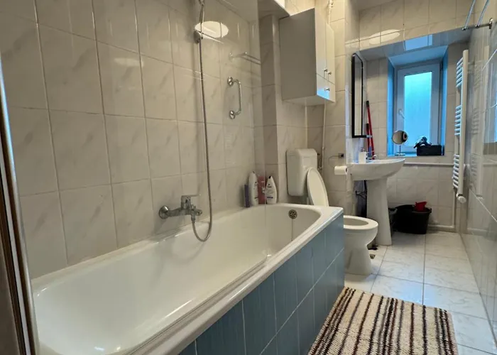 Decebal Overlooking The Boulevard Apartment *