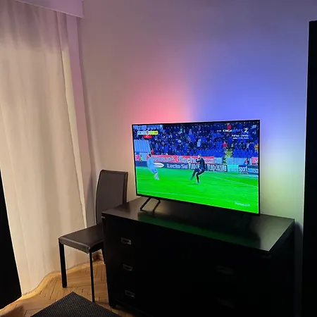 Decebal Overlooking The Boulevard * بوخارست