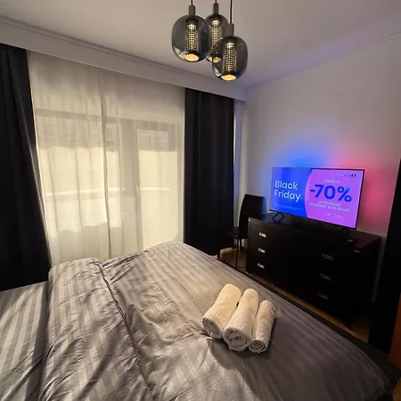 Decebal Overlooking The Boulevard شقة